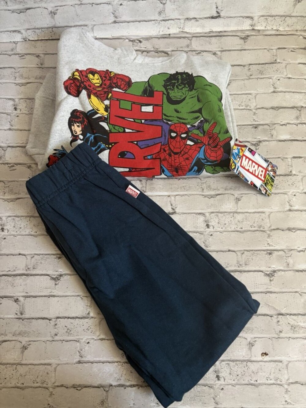 Disney Marvel Boys Sweatshirt And Pants Set Size 6 NWT